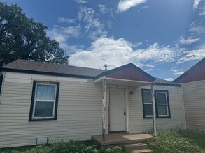 Building Photo - Ready to rent on 8/6/2025 2/1 separate dup...