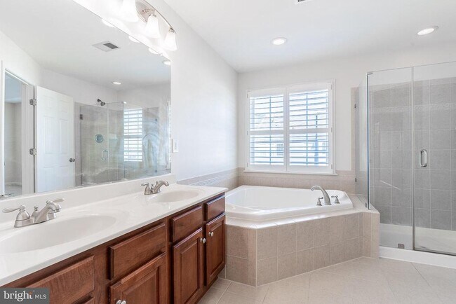 Building Photo - 15675 William Bayliss Ct