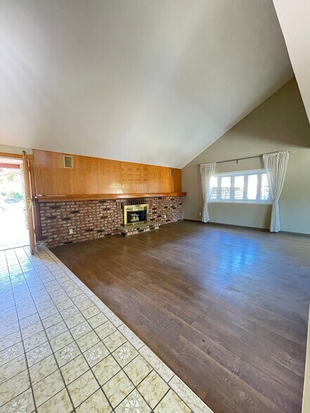 Building Photo - 1657 Cayton Ave