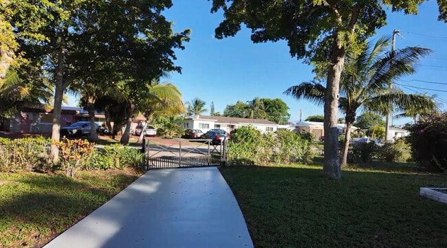 Building Photo - 600 NW 38th Ct