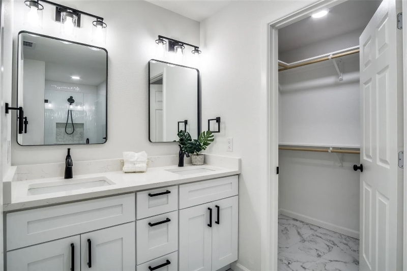 Building Photo - 5812 Waltham Ave