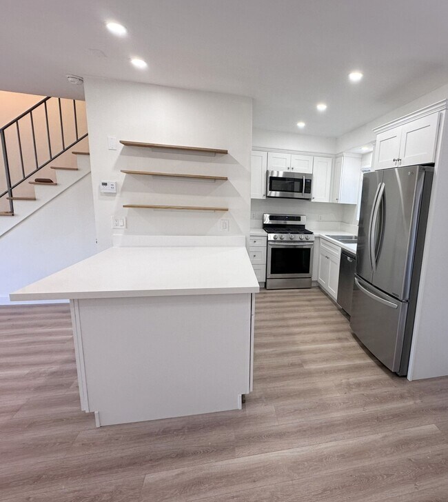 Kitchen - 3305 Green Ln