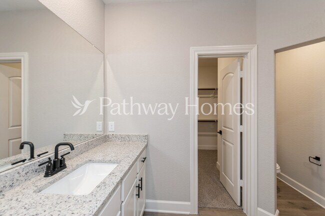 Building Photo - 628 Brookside Dr