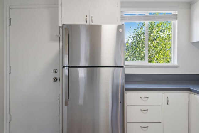 Building Photo - 1Br/1Ba Available