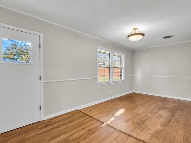 Building Photo - 3404 Cromart Ave