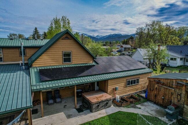 Building Photo - Spacious 4-Bedroom Home in the Heart of Sh...