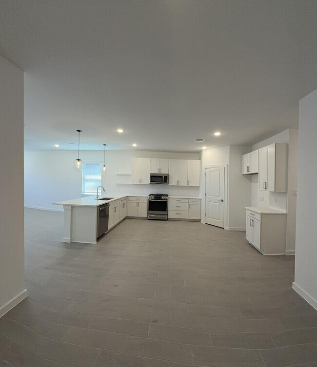 Building Photo - 8338 Bay Oaks Dr