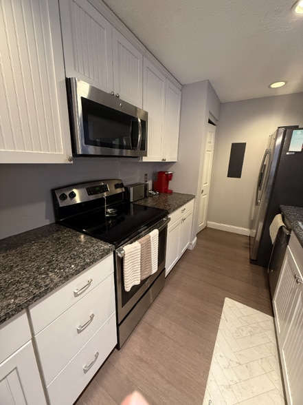 Building Photo - 46 Brewster Cir