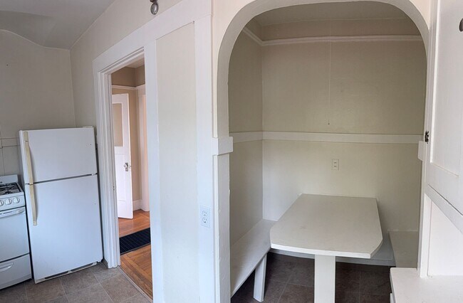 Building Photo - 4426 Shafter Ave