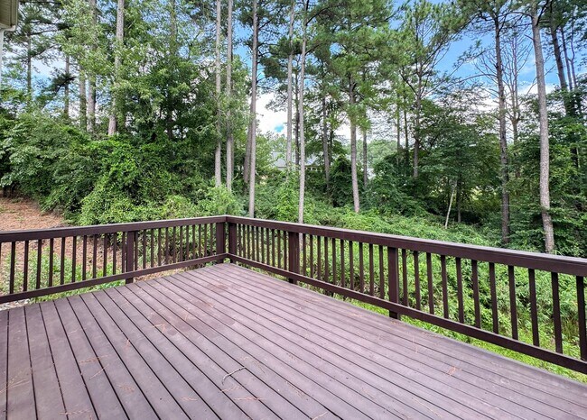 Building Photo - Gorgeous 3 Bed 2.5 Bath Plus Loft Home on ...