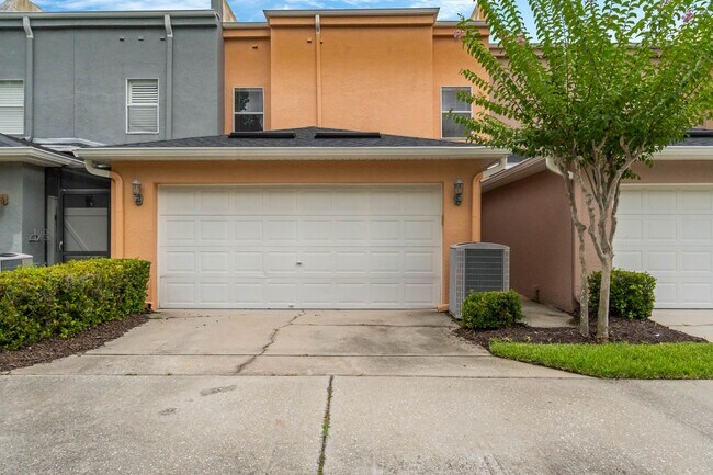 Building Photo - Around the Corner to Avalon Park Towncente...