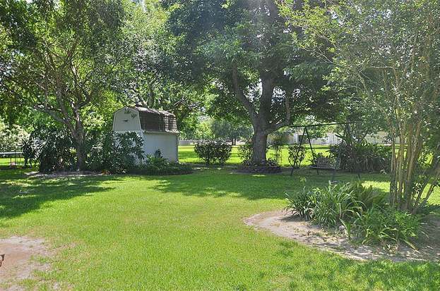 Building Photo - 206 Pecan Dr