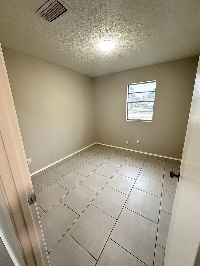 Building Photo - 3012 Gaines St