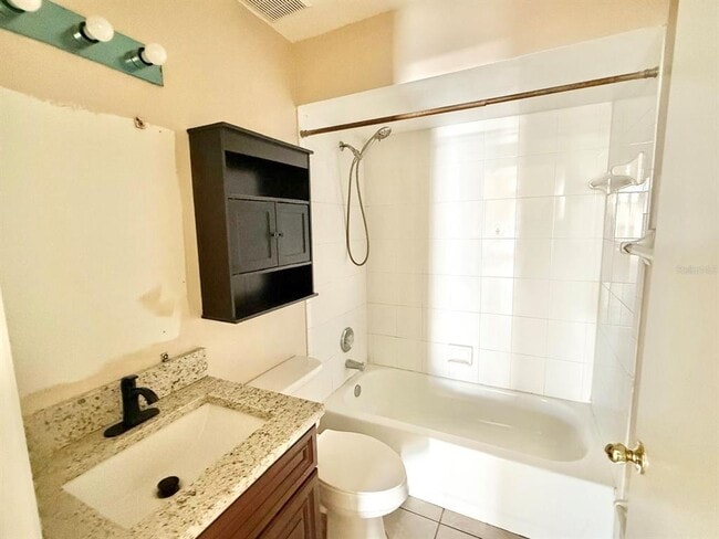 Building Photo - 2414 Harbor Town Dr