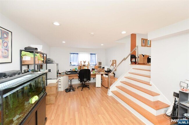 Building Photo - 16 Gurney Terrace