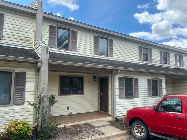 Building Photo - 137 Lionsgate Dr