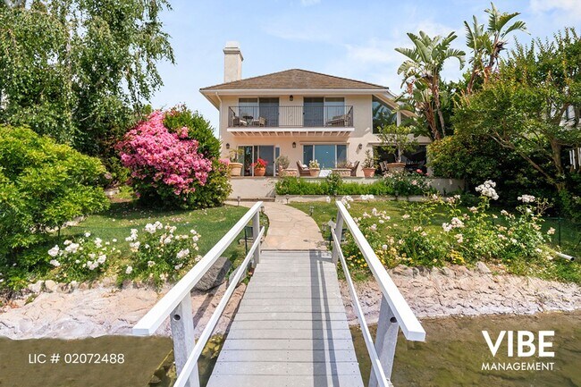 Building Photo - Gorgeous GUARD GATED Westlake Island 3+3 home w/ BOAT DOCK & BOAT!