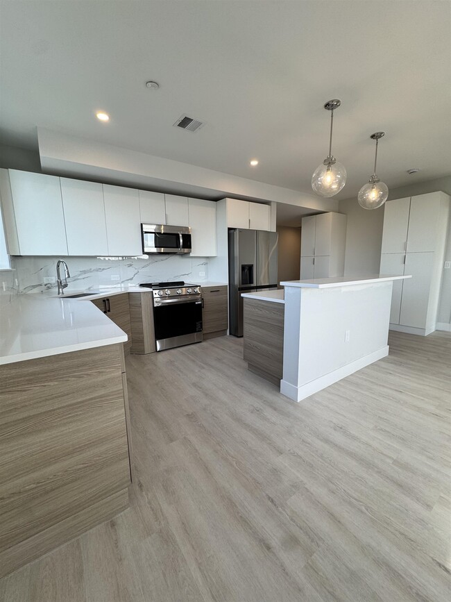 Building Photo - 40 Center St