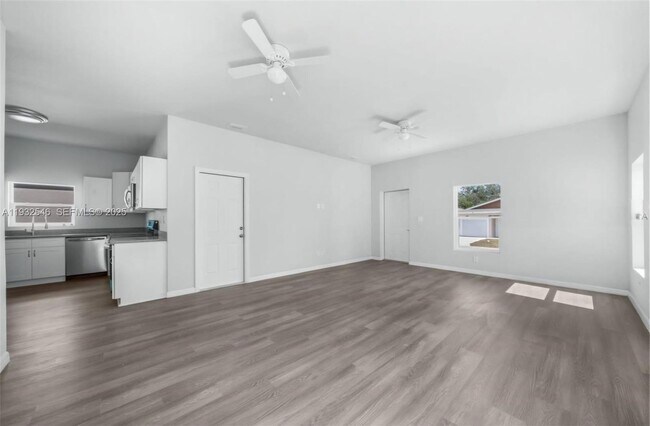 Building Photo - 1483 Las Villas Blvd