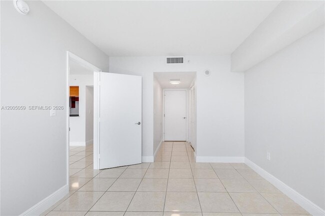 Building Photo - 1800 N Bayshore Dr