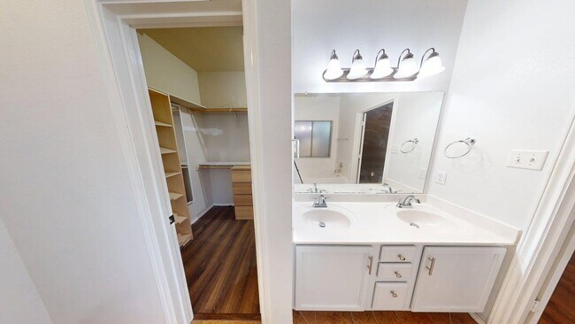 Building Photo - 6705 Rosita Oak Dr