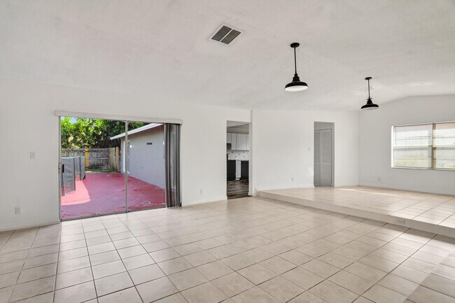 Building Photo - 8211 NW 45th Ct