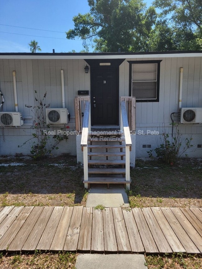 Building Photo - 402 W Amelia Ave