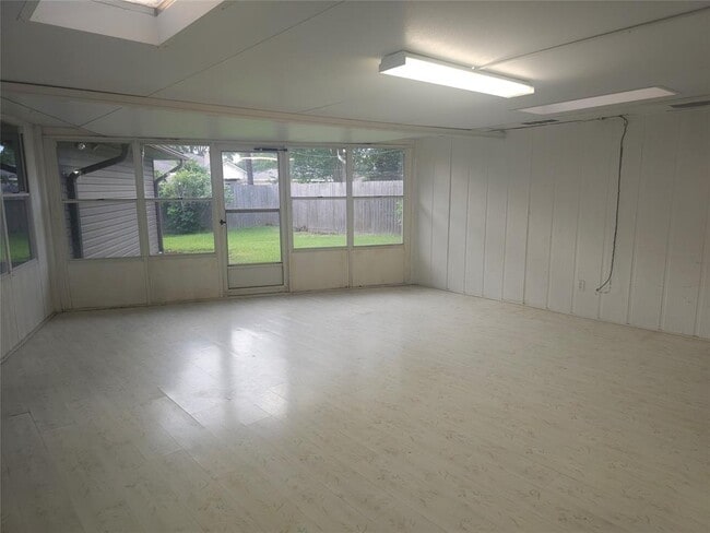 Building Photo - 3008 Tipps Dr