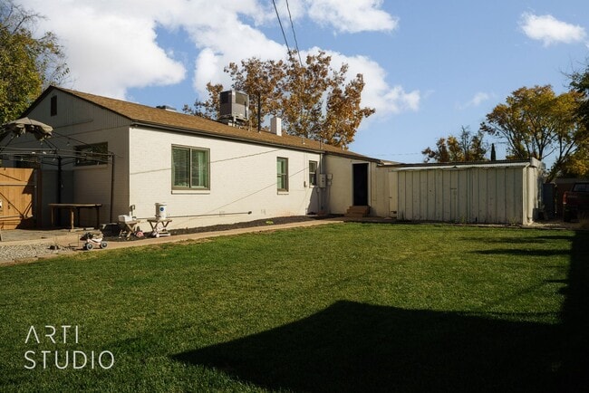 Building Photo - Newly Renovated 3 Bedroom, 2 Bathroom Home...