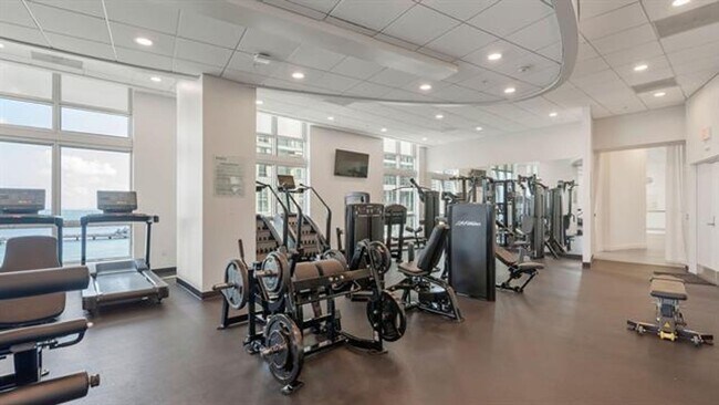 Building Photo - 300 S Biscayne Blvd