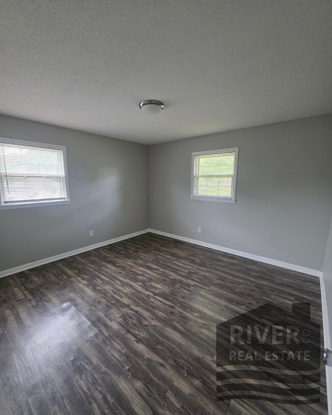 Building Photo - 1233 Ridge Dr