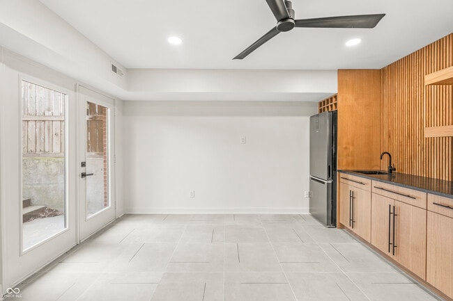 Building Photo - 512 Lockerbie Cir N