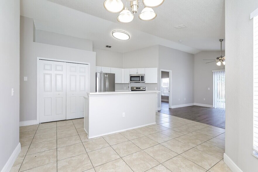 Building Photo - 2126 Jessa Dr