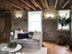 Building Photo - 857 River Rd