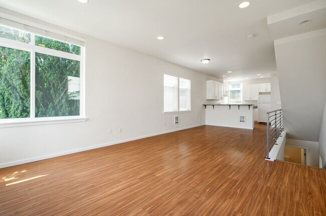 Building Photo - 3025 3027 21st Ave W