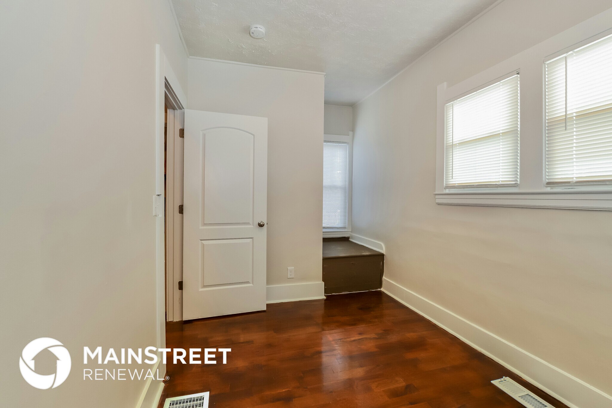 Building Photo - 3732 River Park Dr