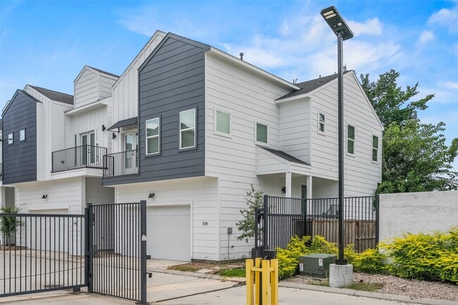 Building Photo - 104 Tolima Dove St