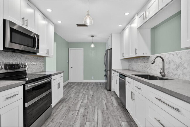 Building Photo - 7613 NW 67th Ave