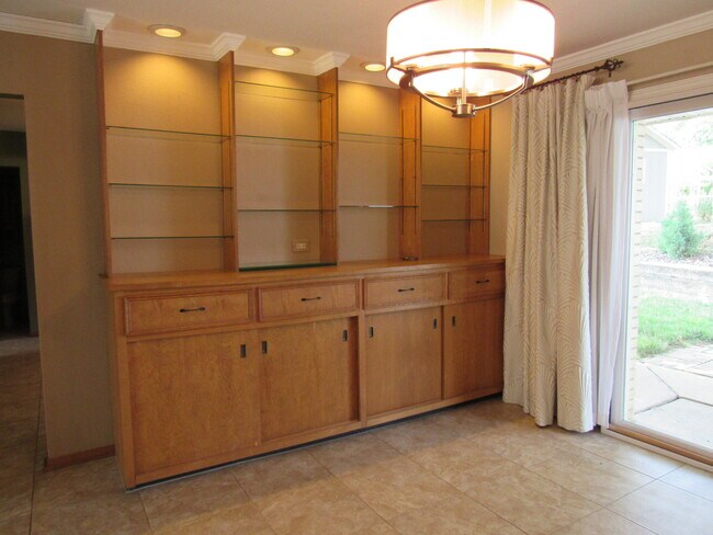 Building Photo - 1012 16th 1/2 St