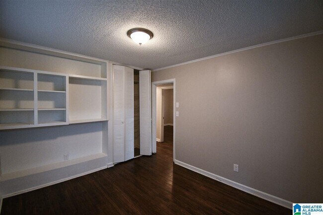 Building Photo - 209 13th Ave NE