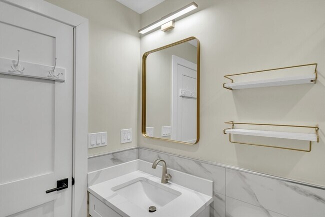 Building Photo - 52 Holyoke St