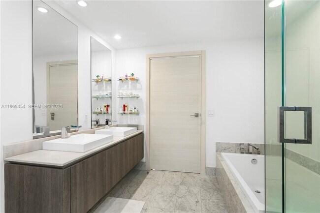 Building Photo - 801 S Miami Ave