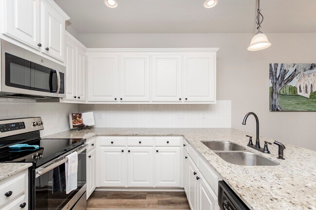 Building Photo - 2800 S Roth Ave