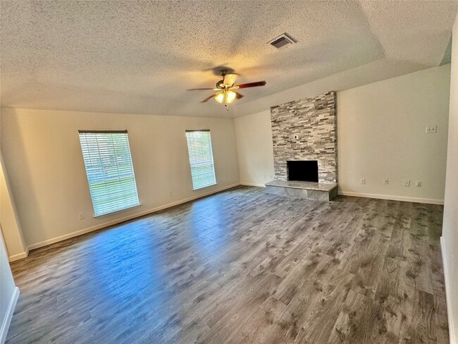 Building Photo - 2511 Maple Tree Ct