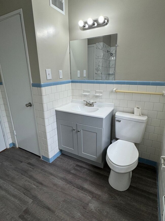 Building Photo - Stunning 3-Bedroom