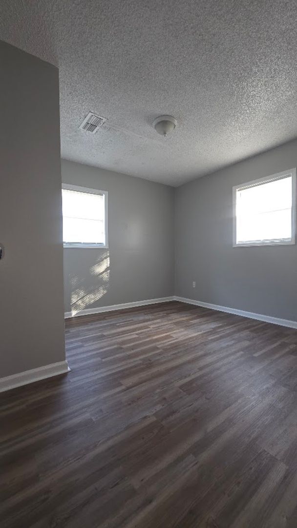 Building Photo - BEAUTIFUL 3 BEDROOM 1 BATH HOME