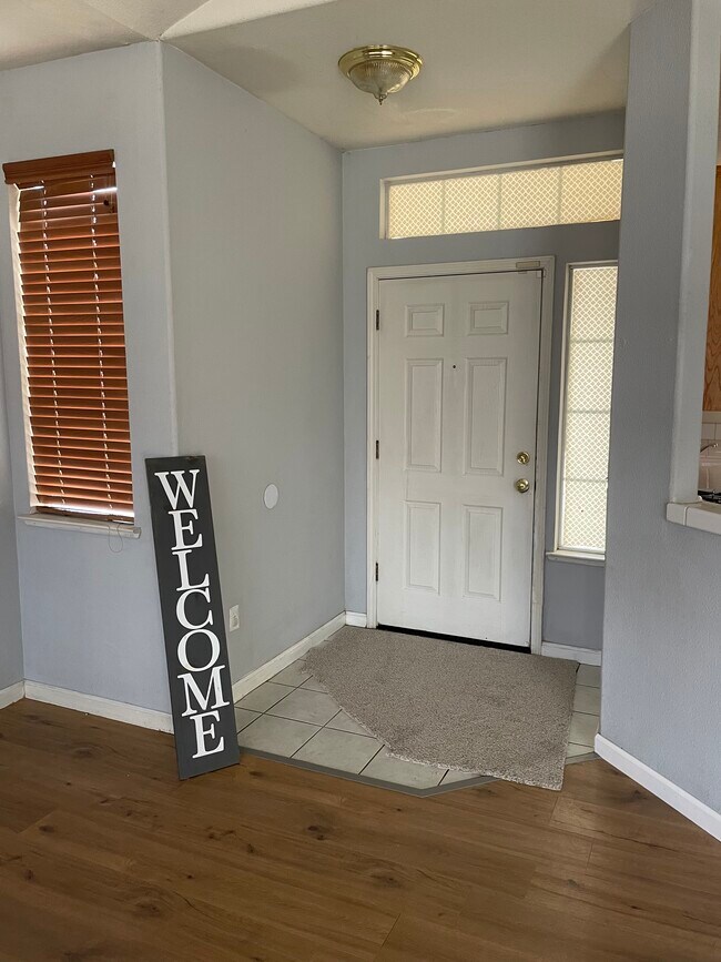 Building Photo - 550 Hearth Way