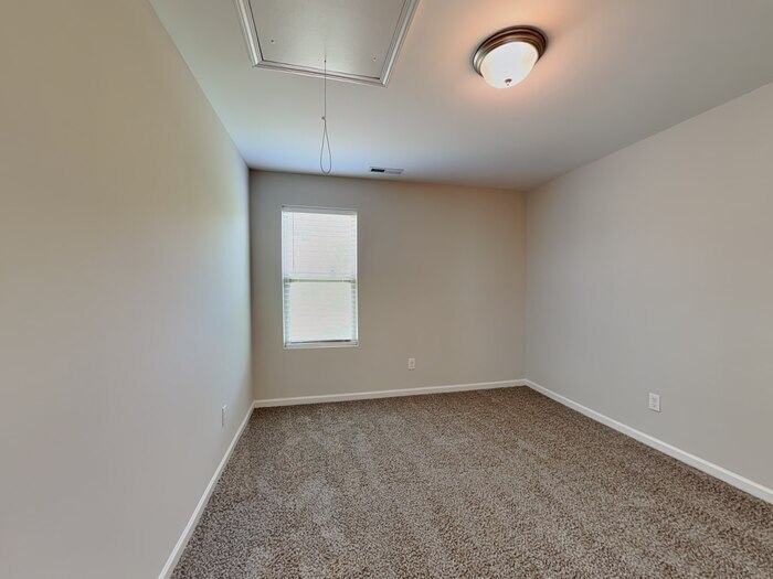 Building Photo - 171 Davelyn Ct