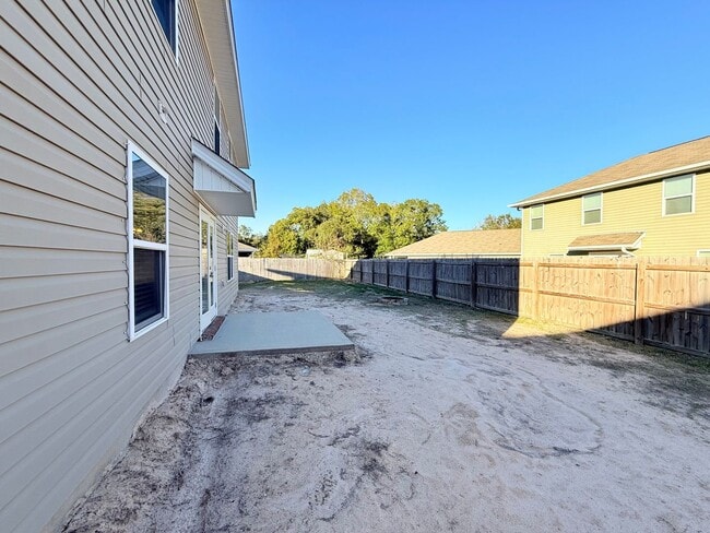 Building Photo - Spacious 5-Bedroom Home - Open Concept