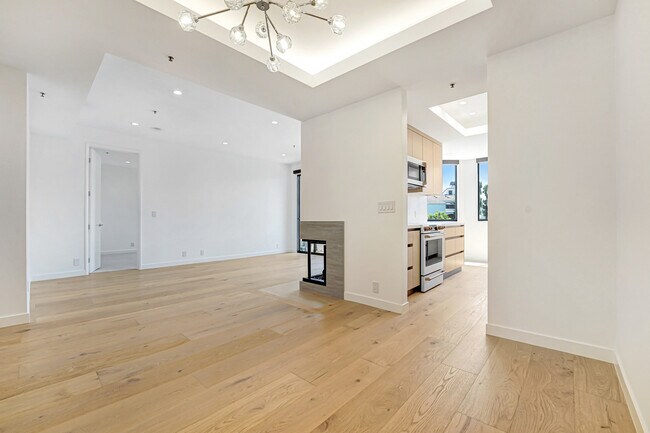 Building Photo - 2112 Century Park Ln